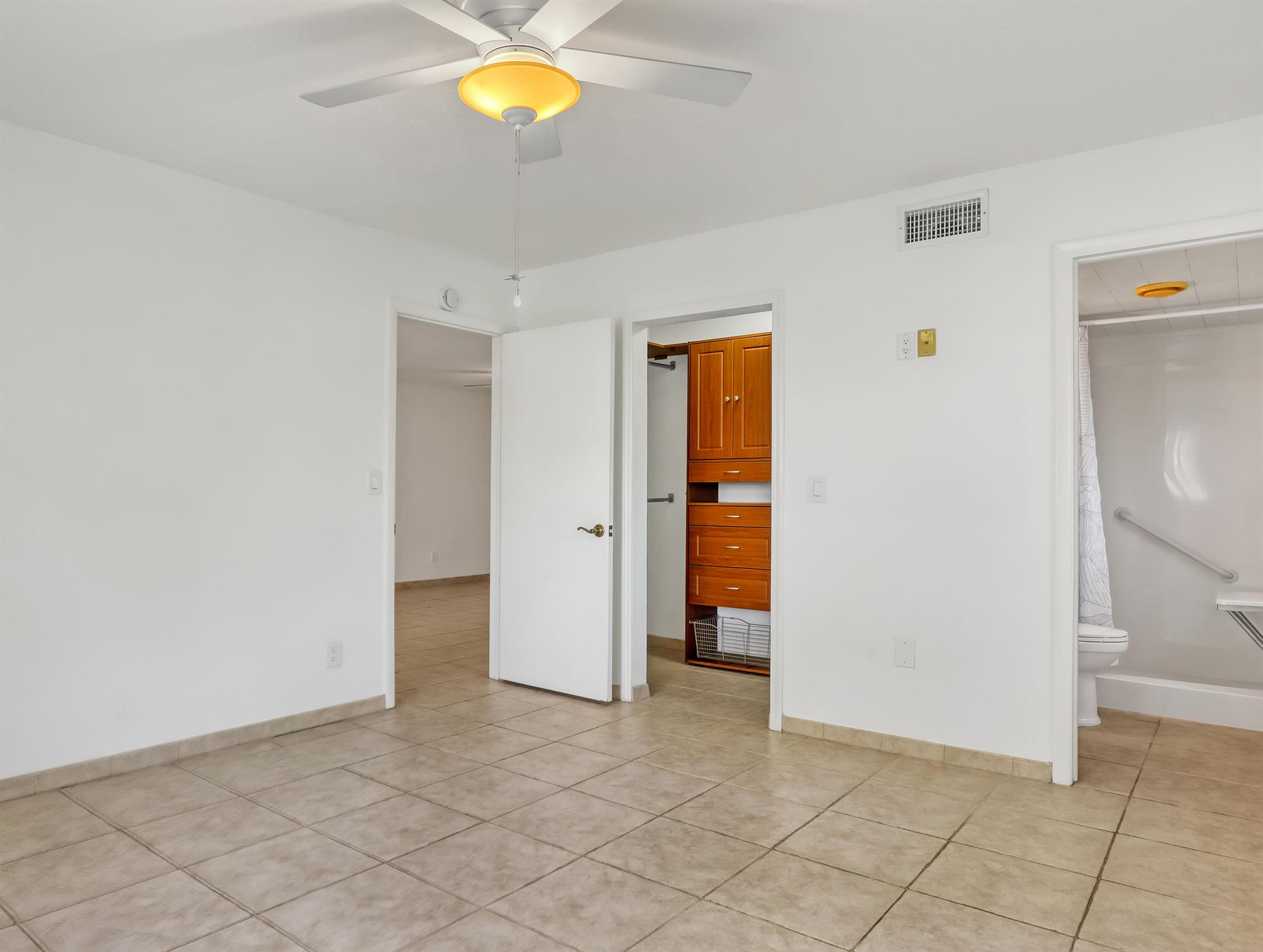 THE LITTLE CLUB CONDO - Residential