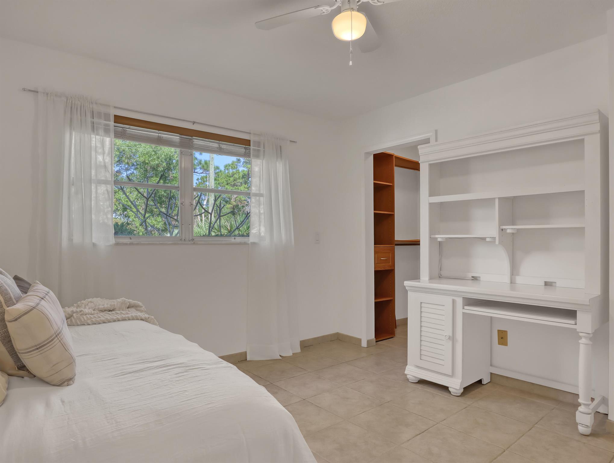 THE LITTLE CLUB CONDO - Residential