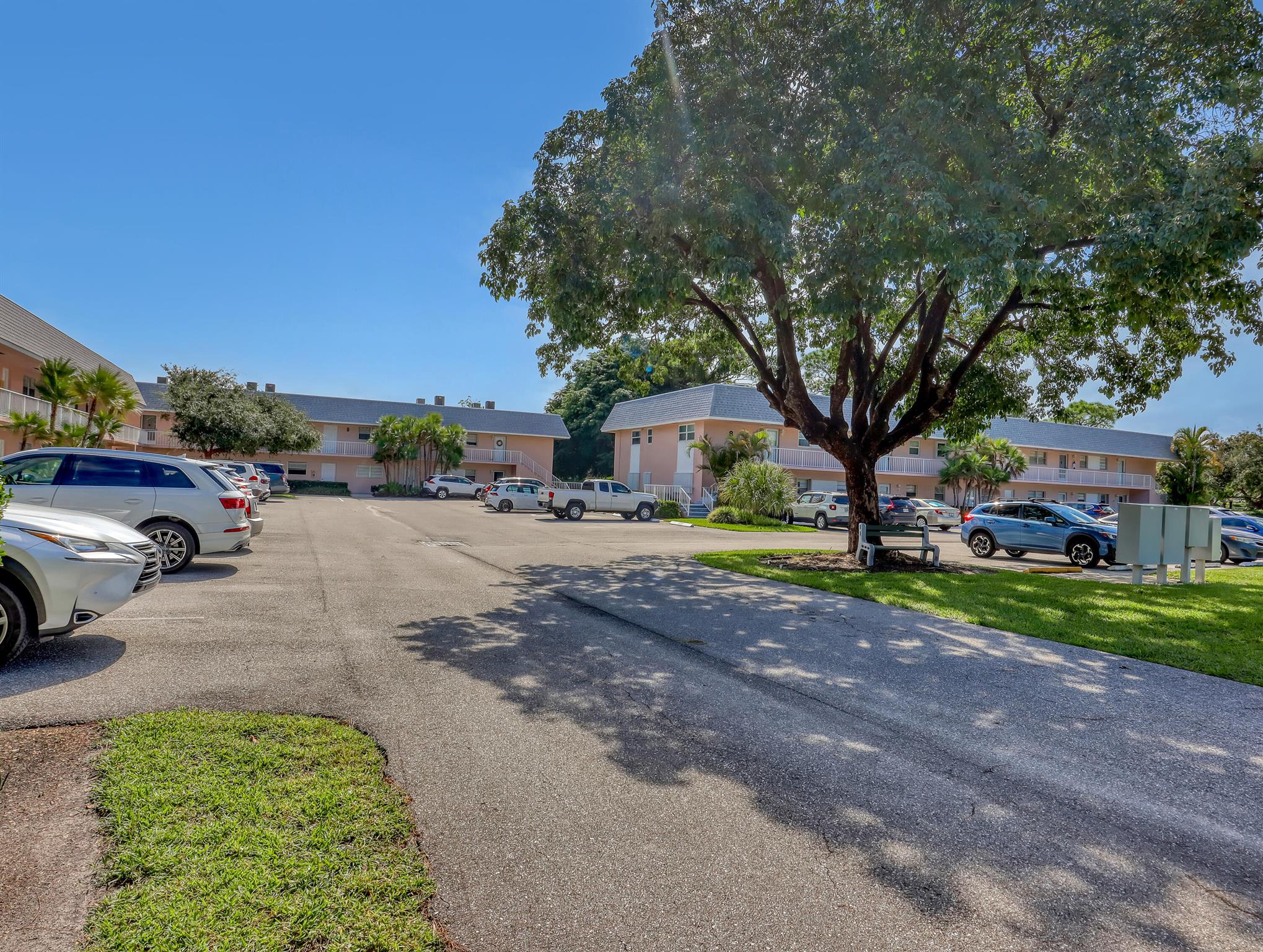 View photos, virtual tours, details... 18081 SE Country Club Drive 10-91