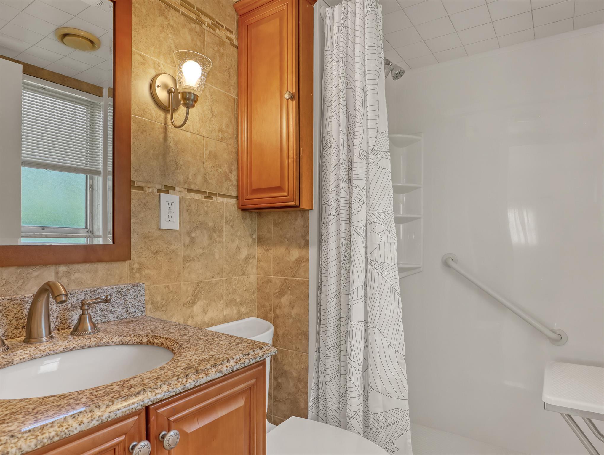 THE LITTLE CLUB CONDO - Residential