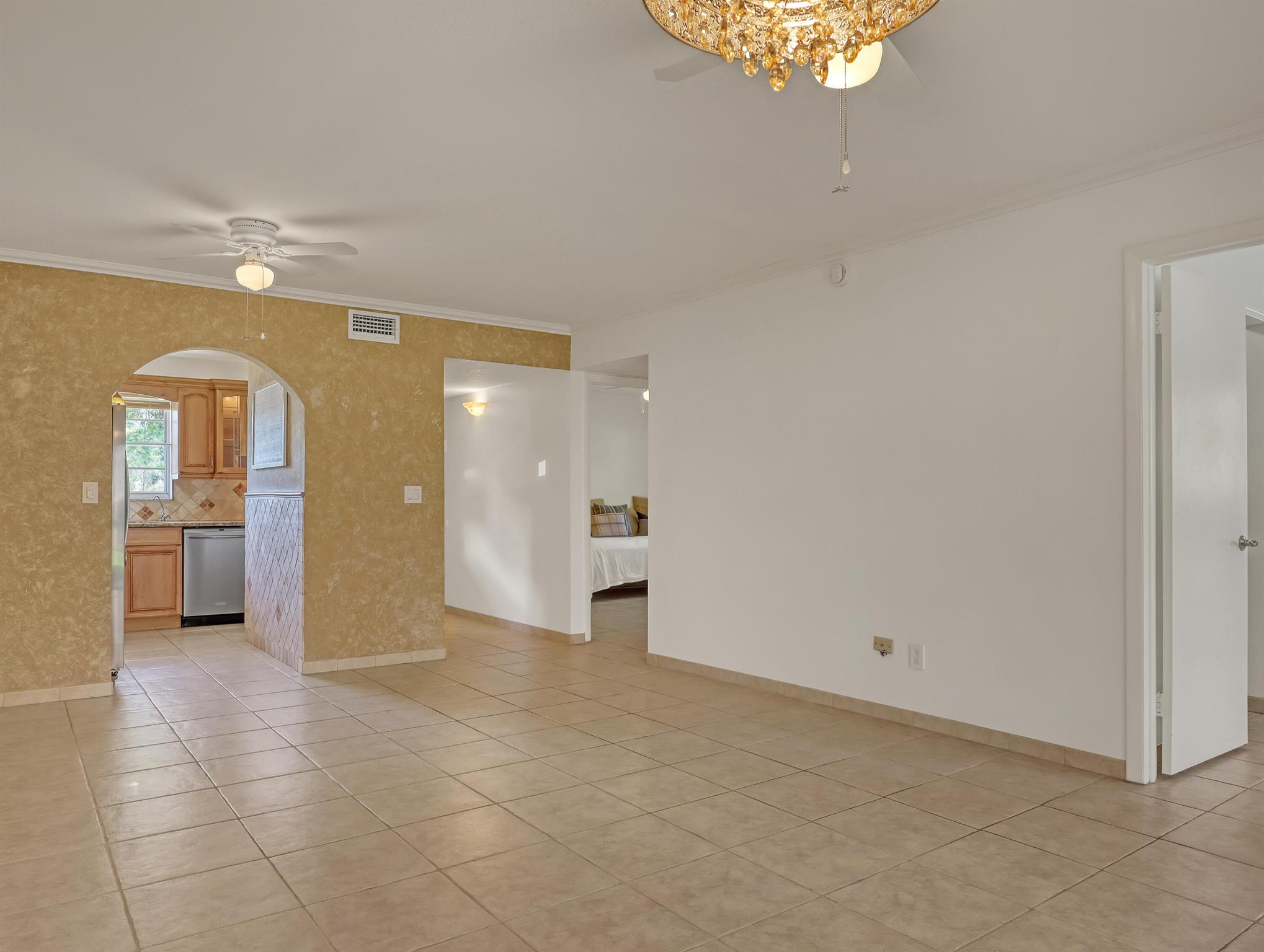 THE LITTLE CLUB CONDO - Residential