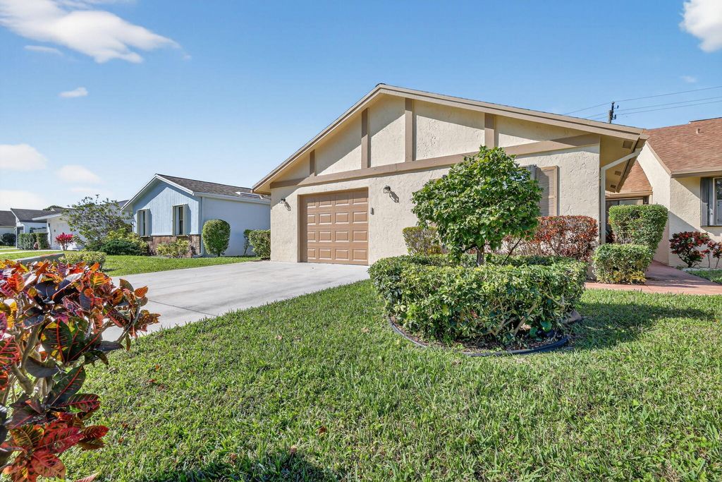 Photo of 870 NW 32nd Avenue, Delray Beach, FL 33445 (MLS # R11159716)