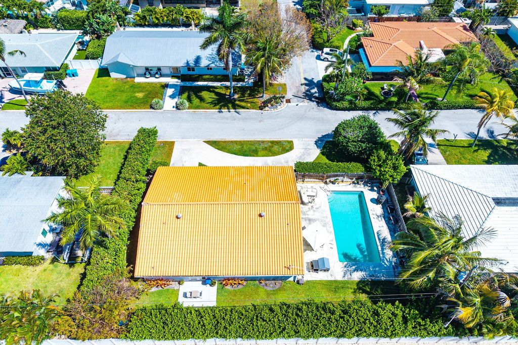 Photo of 804 South Road, Boynton Beach, FL 33435 (MLS # B26018289)