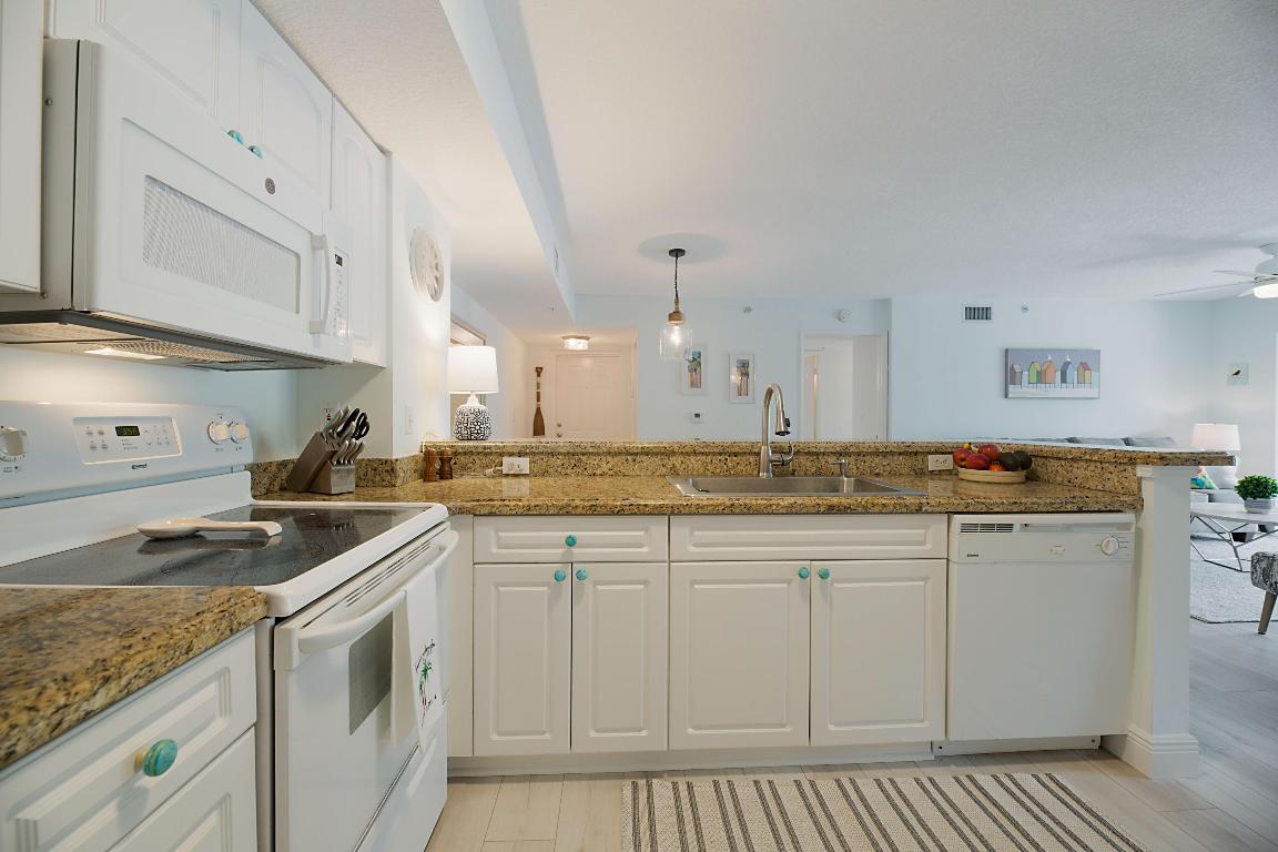LIGHTHOUSE COVE AT TEQUESTA CONDO - Residential Lease