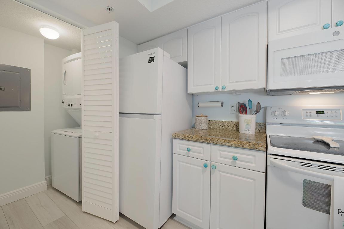 LIGHTHOUSE COVE AT TEQUESTA CONDO - Residential Lease