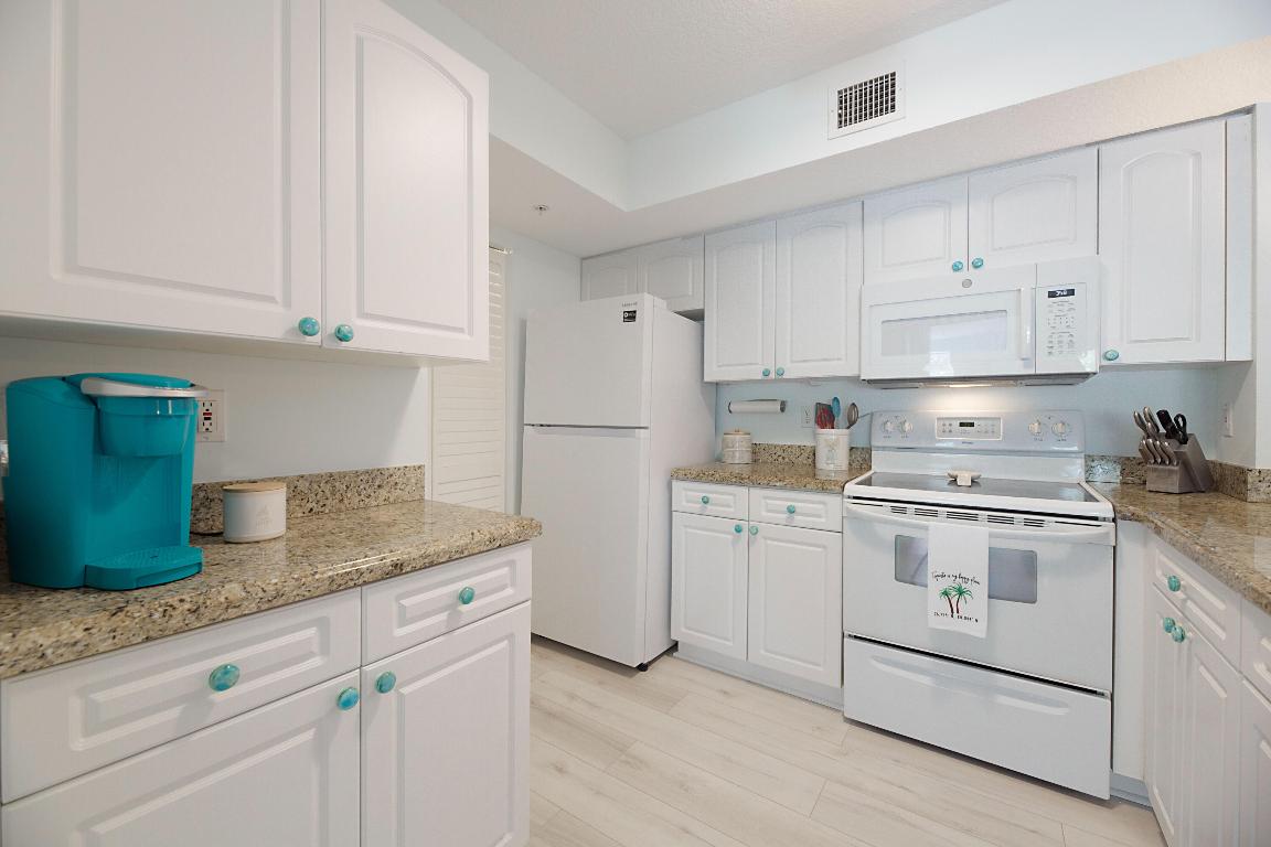 LIGHTHOUSE COVE AT TEQUESTA CONDO - Residential Lease