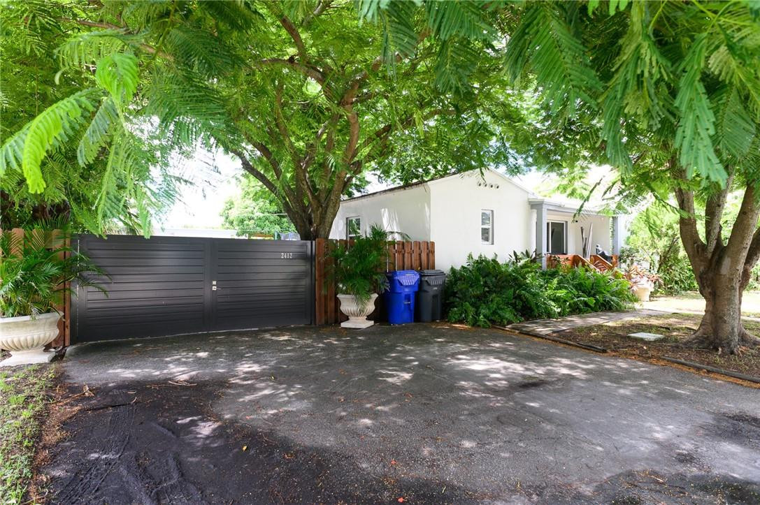 Hollywood Little Ranches - Residential