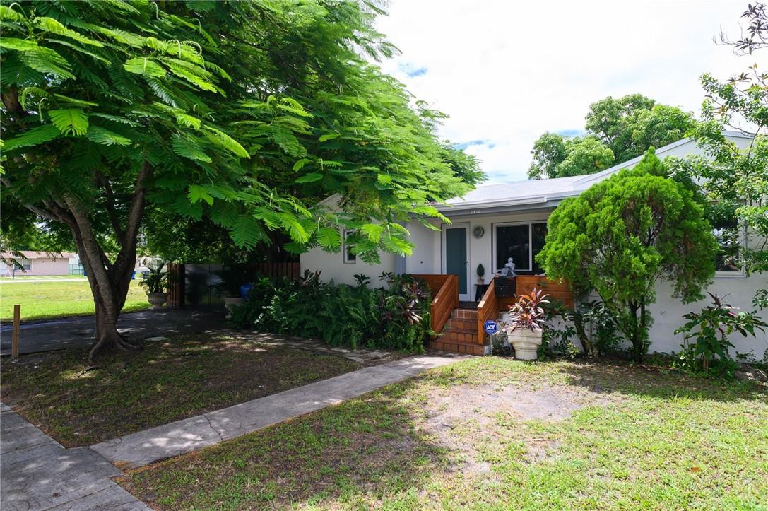 Hollywood Little Ranches - Residential