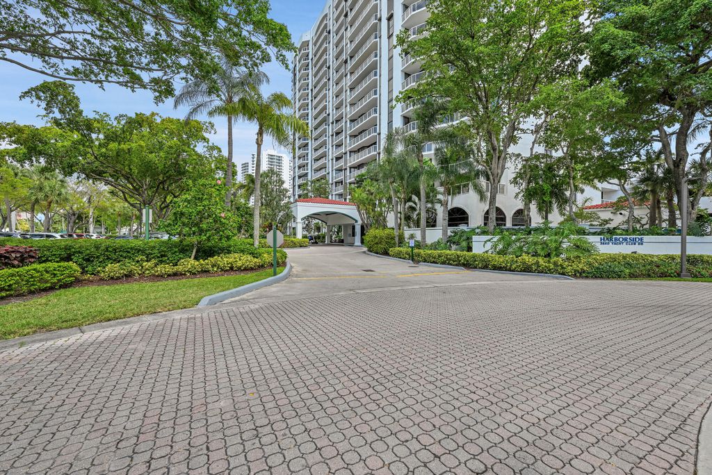 Photo of 3640 Yacht Club Drive #1501, Aventura, FL 33180 (MLS # B26016886)