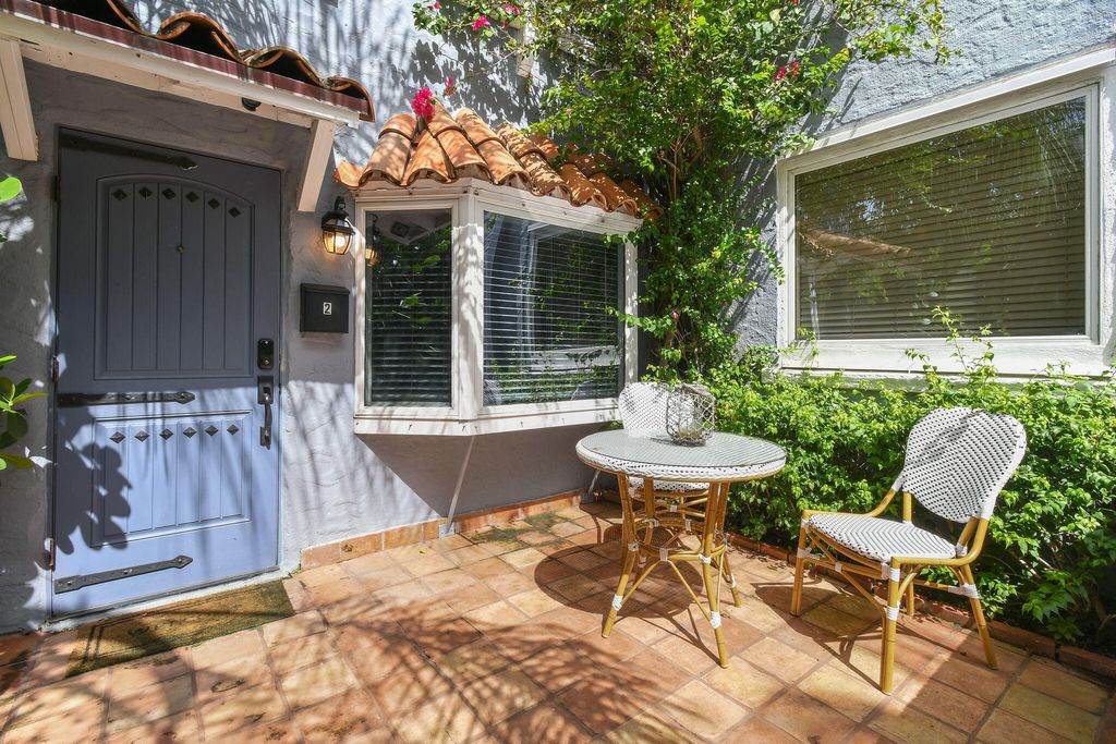 Photo of 605 N Lakeside Drive, Lake Worth Beach, FL 33460 (MLS # B26013189)