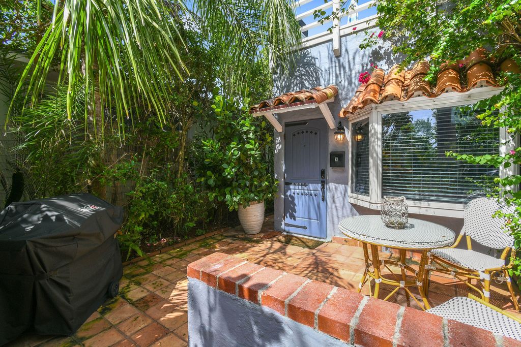 Photo of 605 N Lakeside Drive, Lake Worth Beach, FL 33460 (MLS # B26013189)