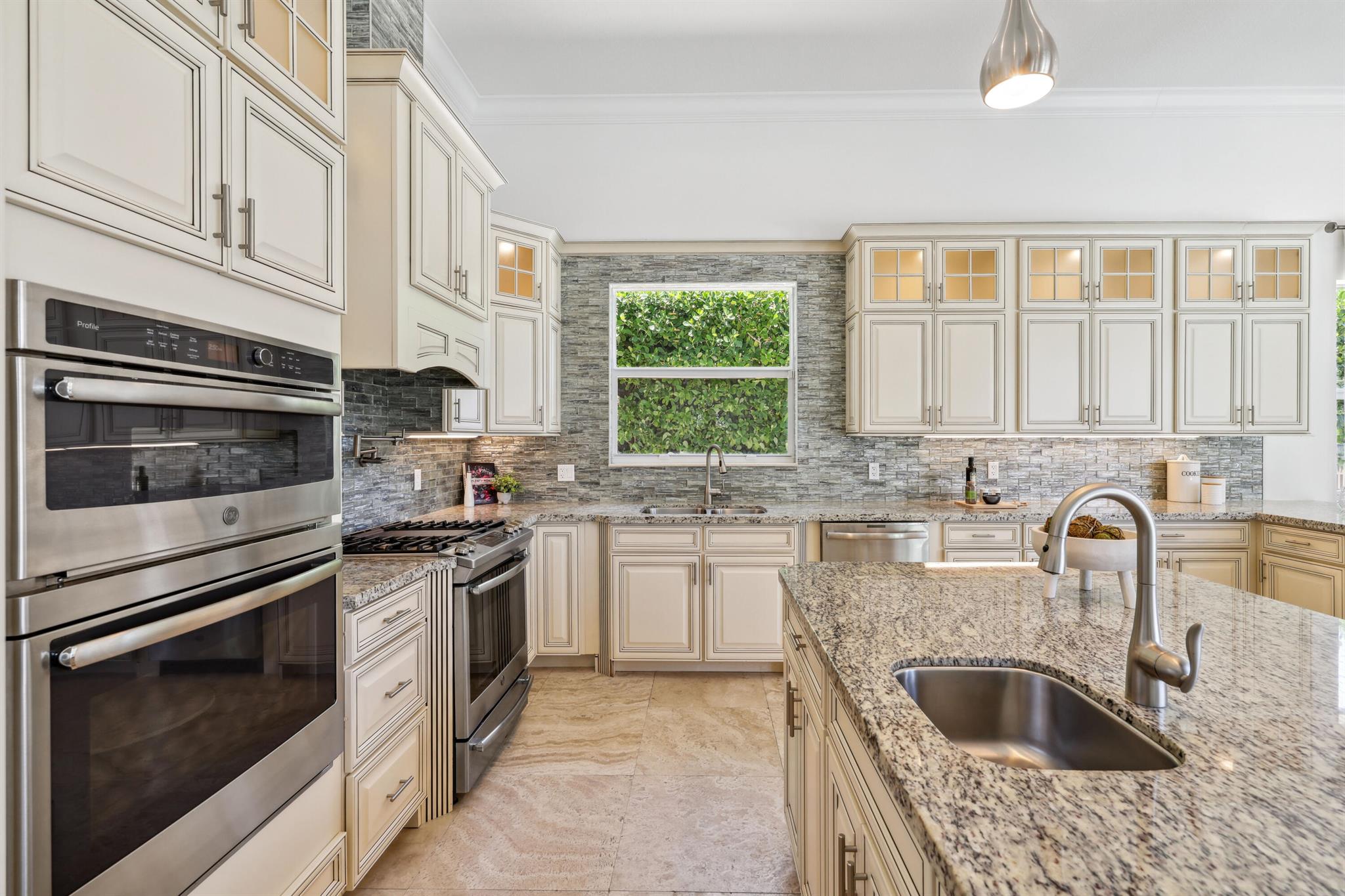 DELRAY BEACH SHORES - Residential