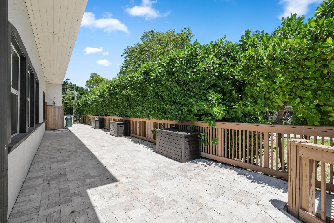 DELRAY BEACH SHORES - Residential
