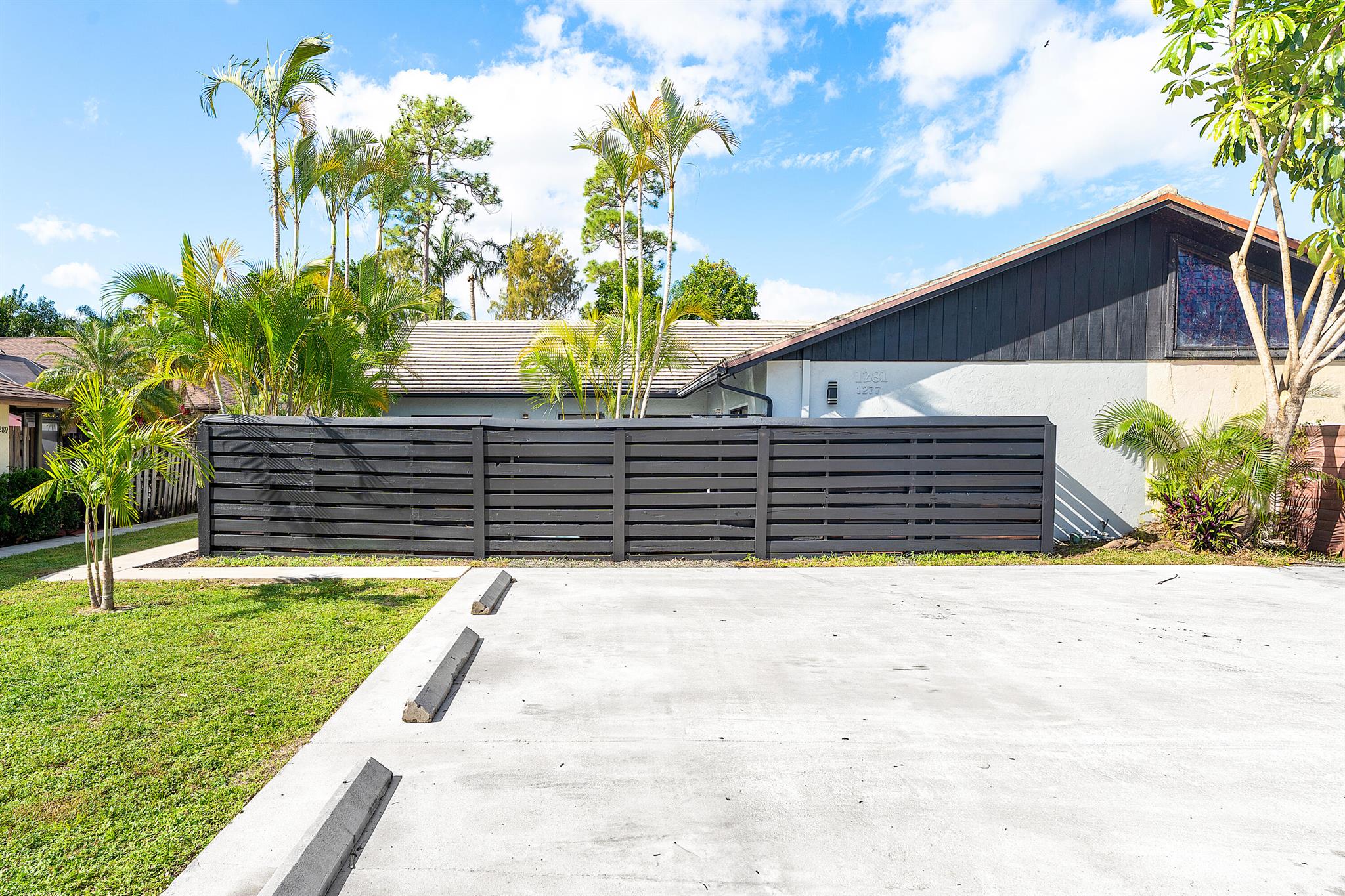 SUGAR POND MANOR OF WELLI - Residential