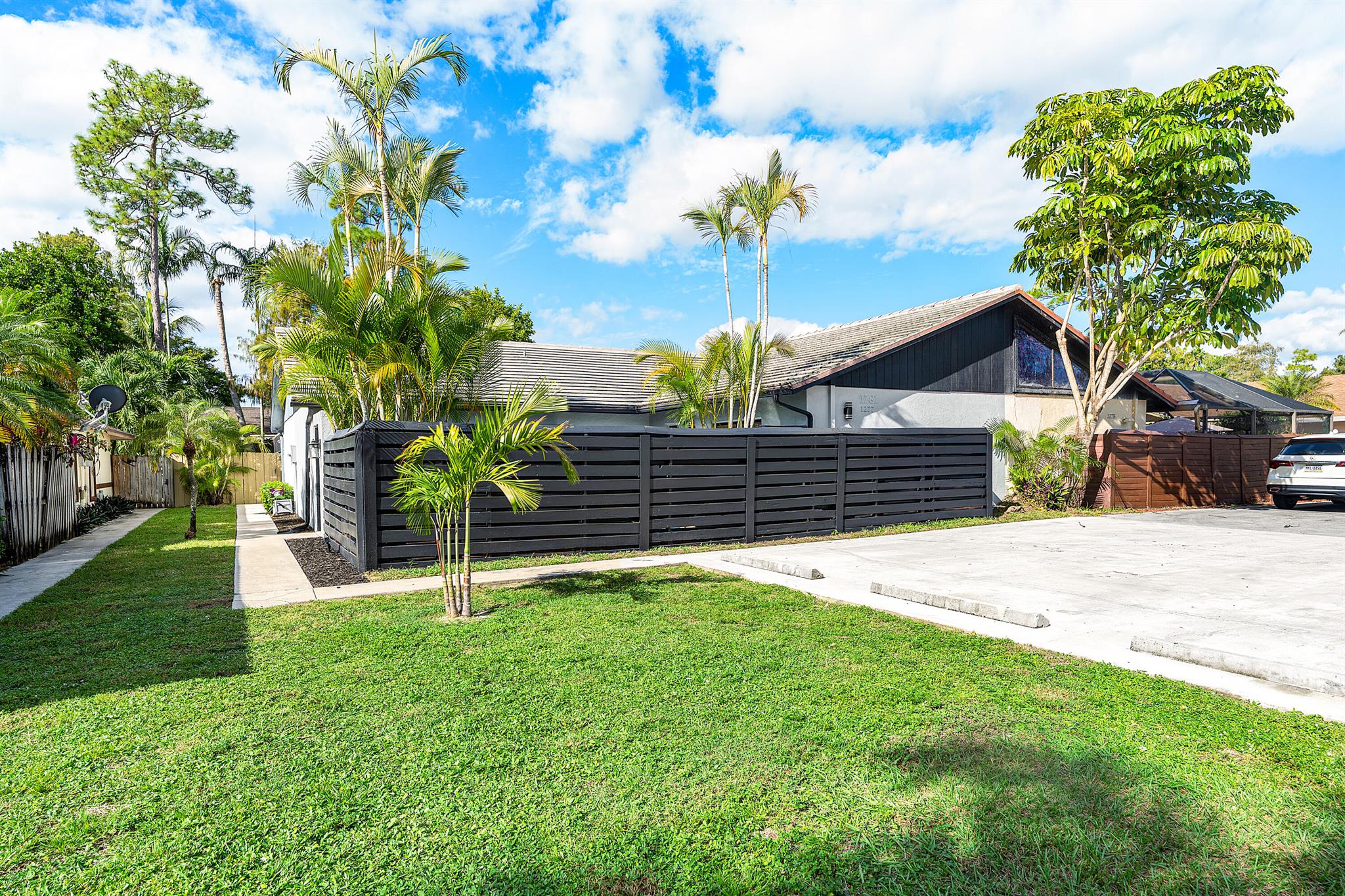 SUGAR POND MANOR OF WELLI - Residential