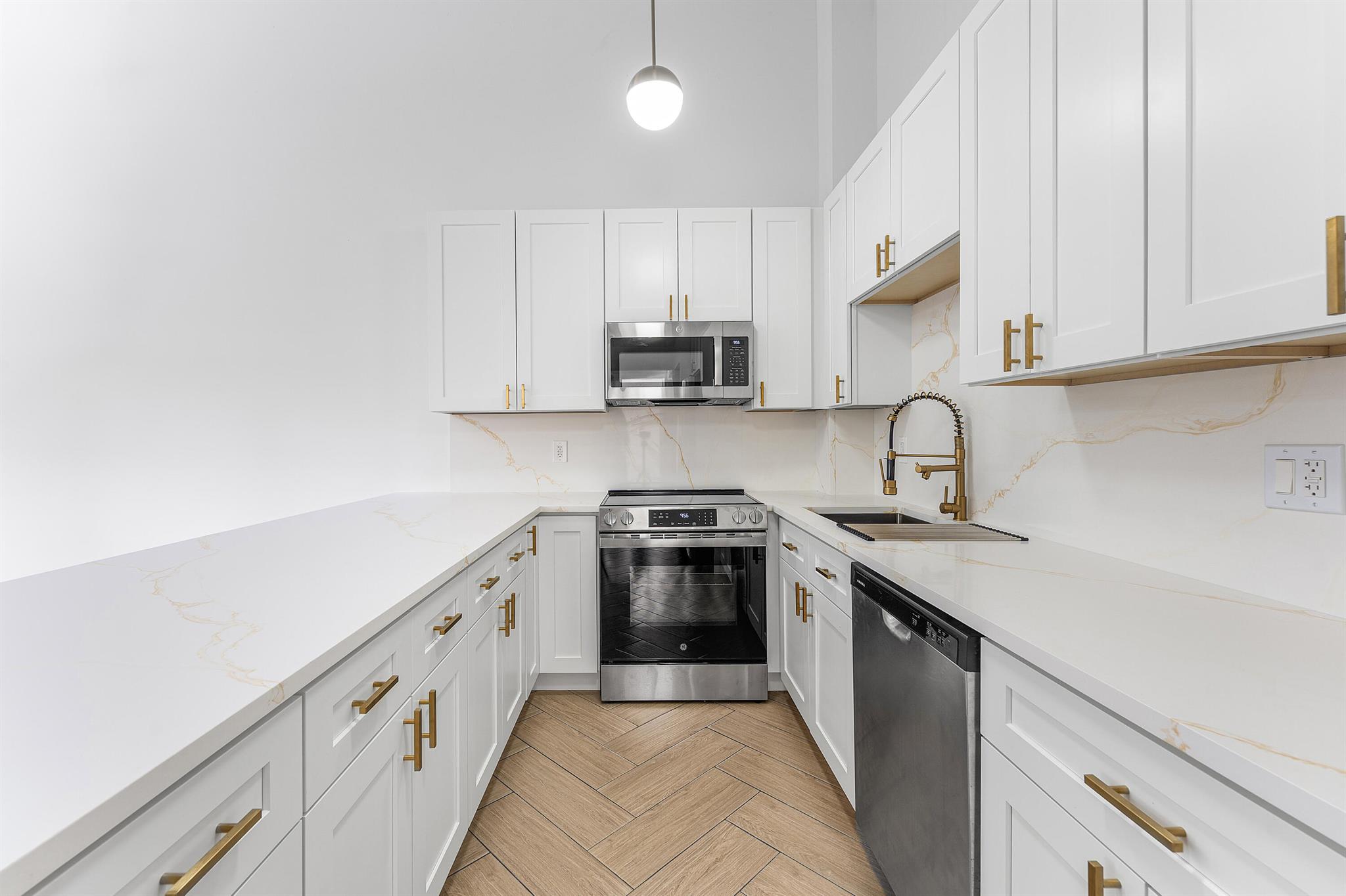 SUGAR POND MANOR OF WELLI - Residential