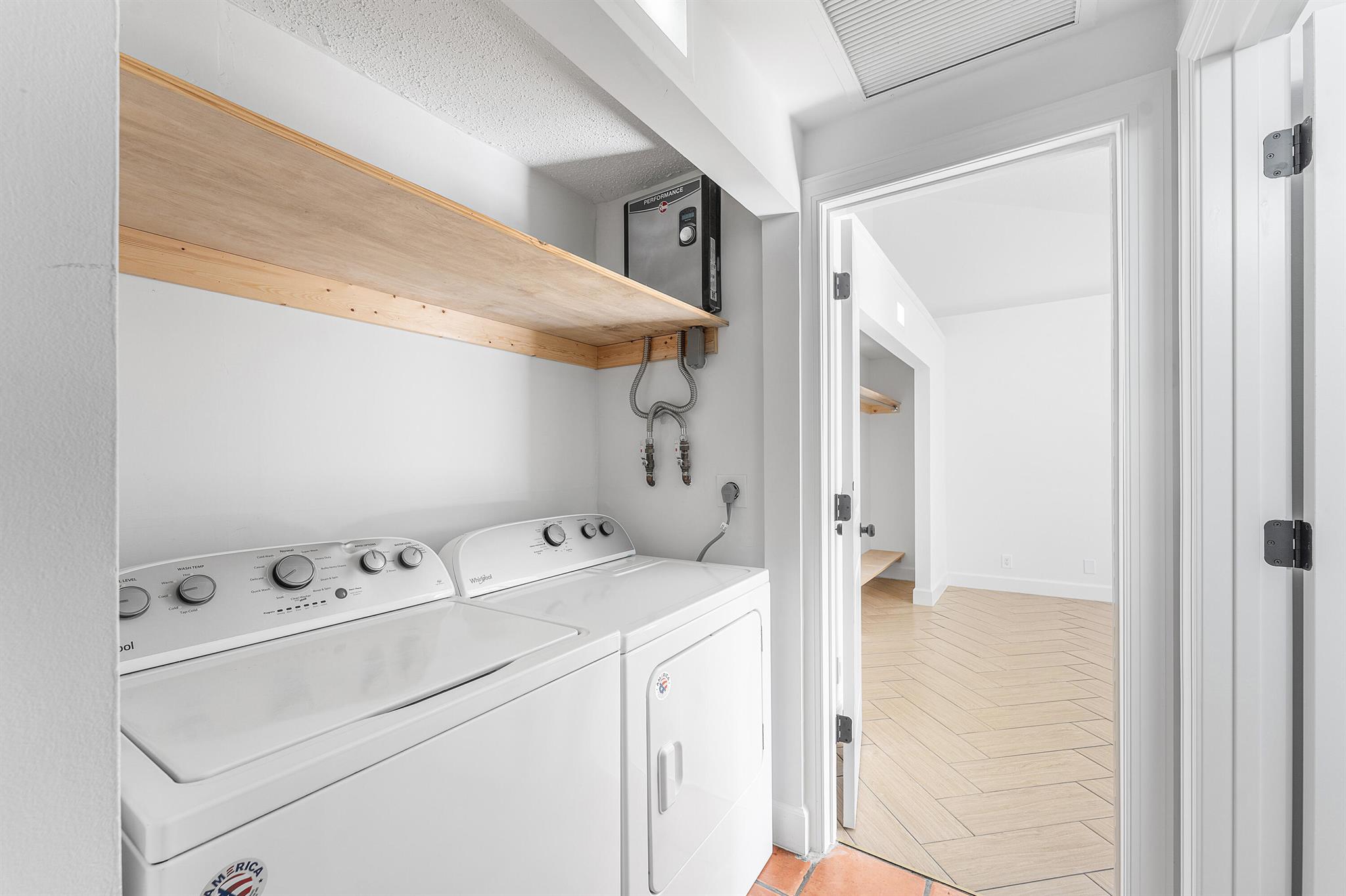 SUGAR POND MANOR OF WELLI - Residential