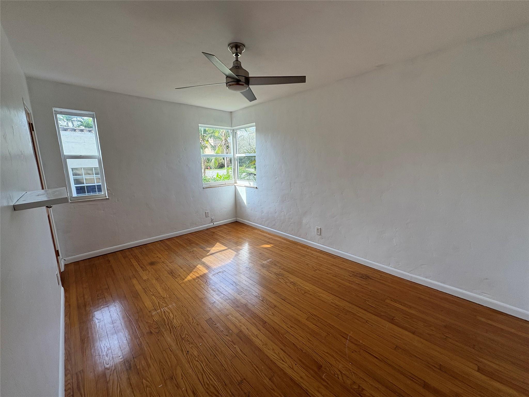 208 NE 12th Ave