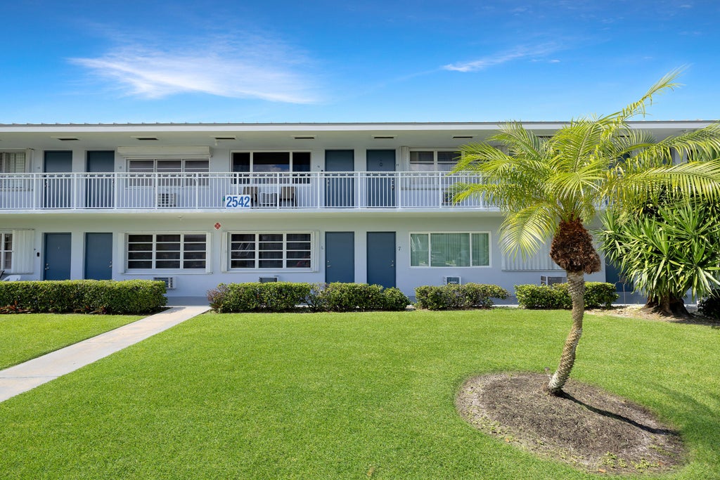 Photo of 2542 S Federal Highway, Boynton Beach, FL 33435 (MLS # B26083547)