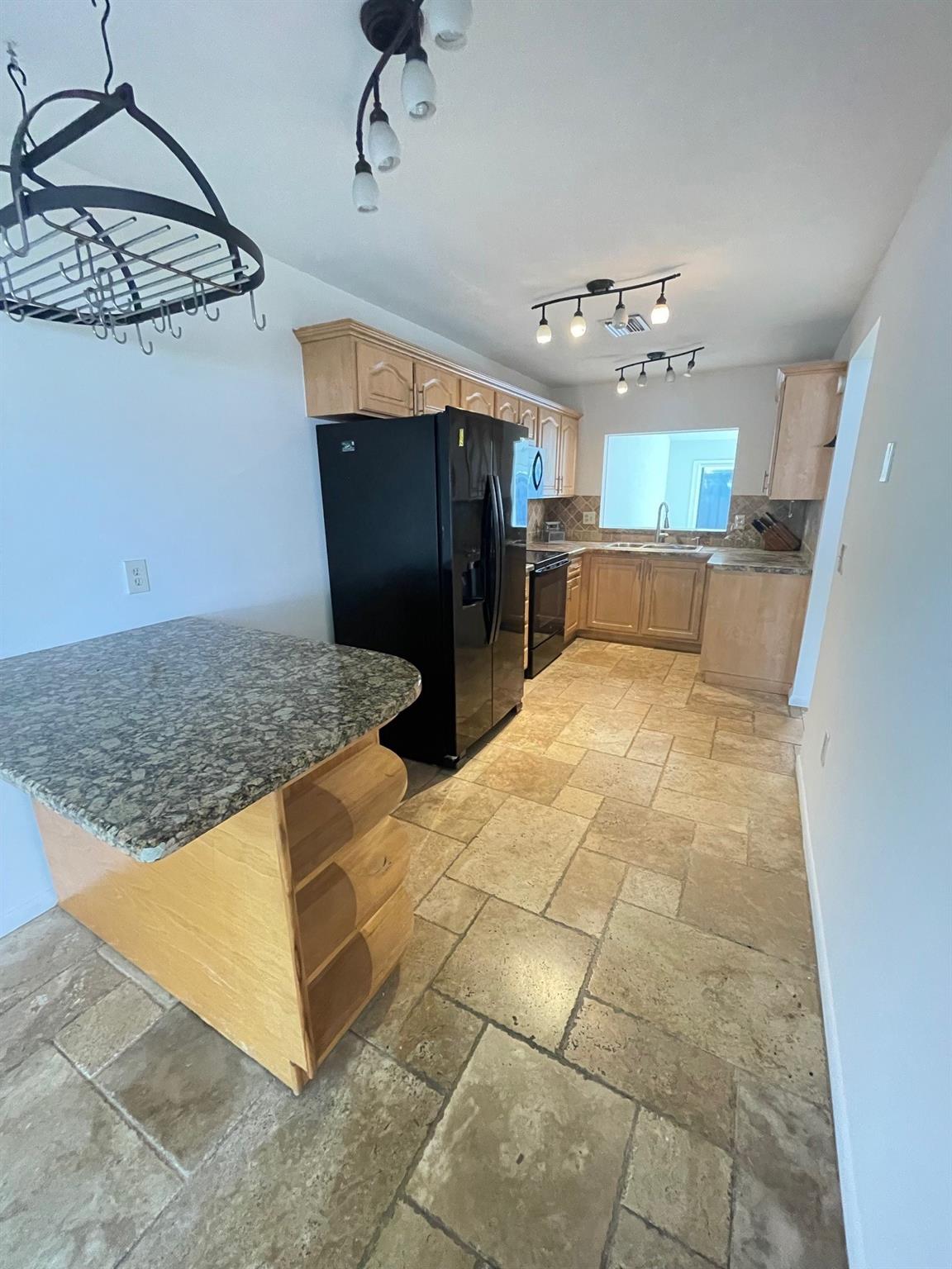 1627 N 15th Ter