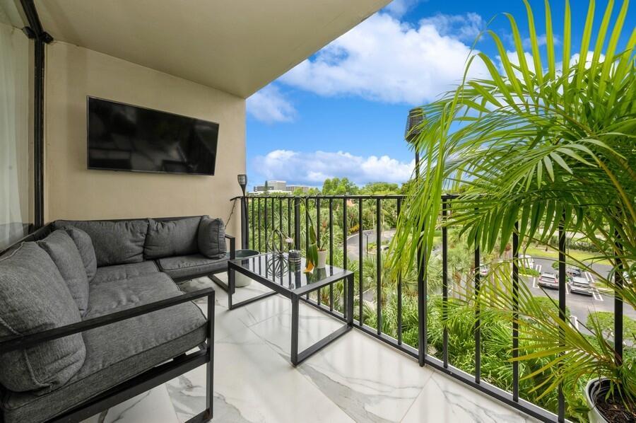 LAKESHORE CLUB CONDO - Residential