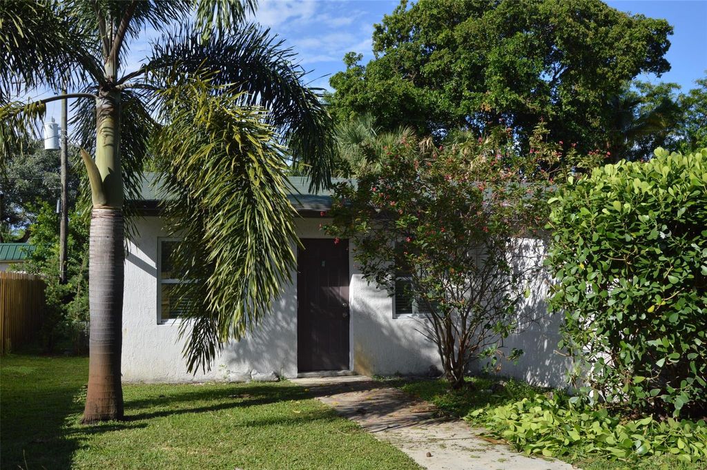 Photo of 819 NE 14th Court #B, Fort Lauderdale, FL 33304 (MLS # B26043553)