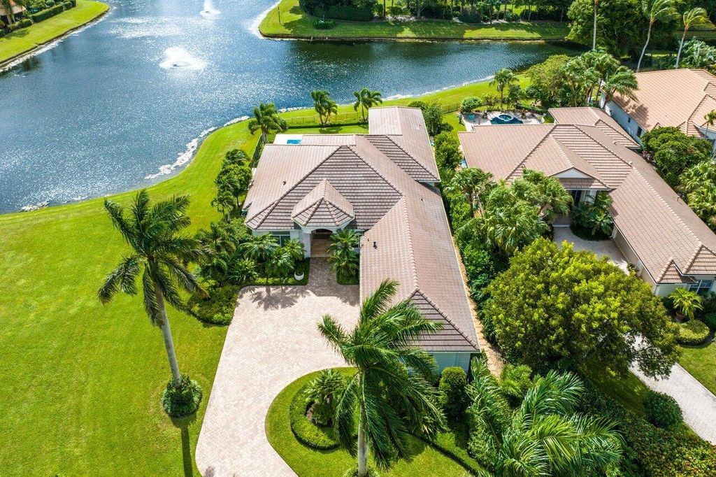 Photo of 52 Bermuda Lake Drive, Palm Beach Gardens, FL 33418 (MLS # R10937760)