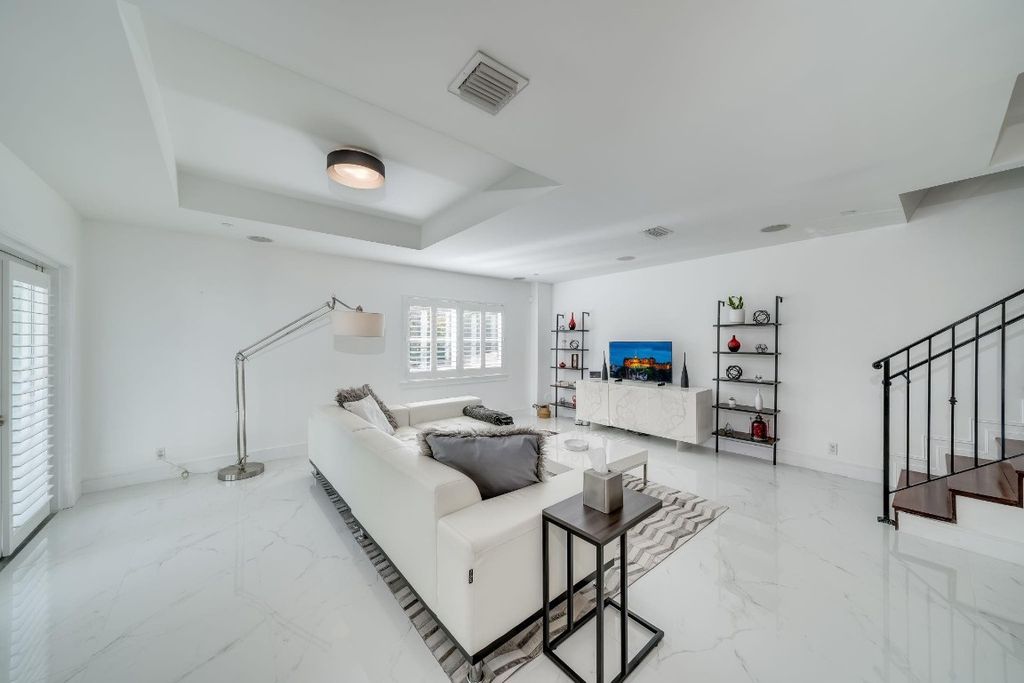 Photo of 1112 NE 17th Way #1112, Fort Lauderdale, FL 33304 (MLS # F10539341)
