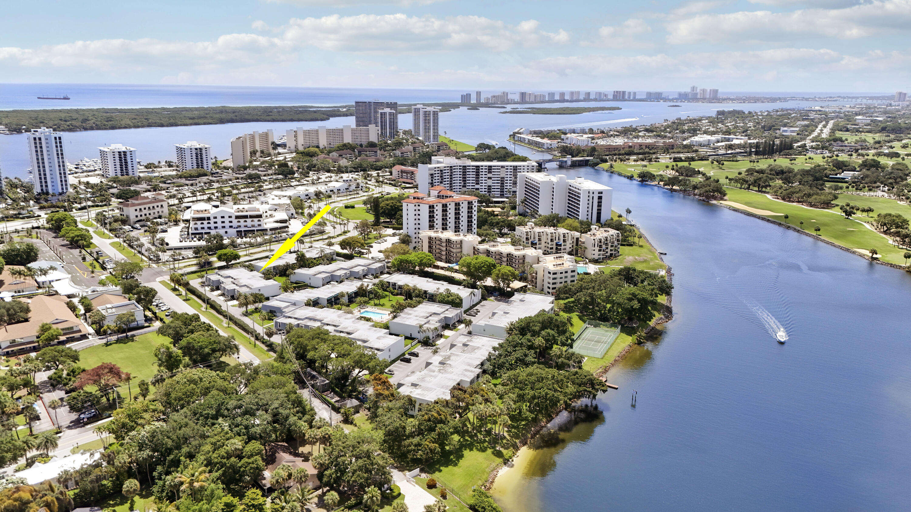 ROYALE HARBOUR - Residential