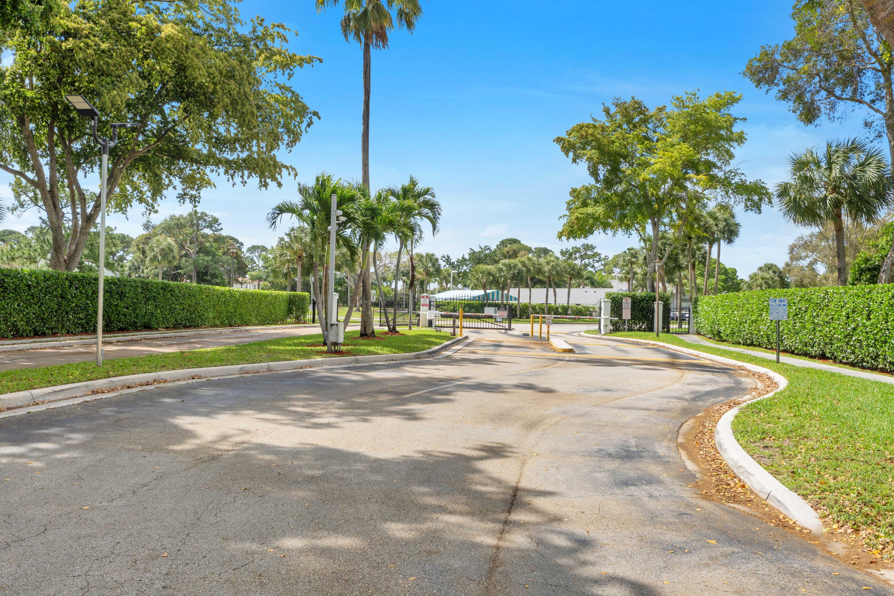PALM CLUB WEST VILLAGE 1 CONDO - Residential