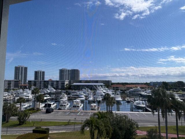 HARBOUR TOWERS CONDO  55+ - Residential