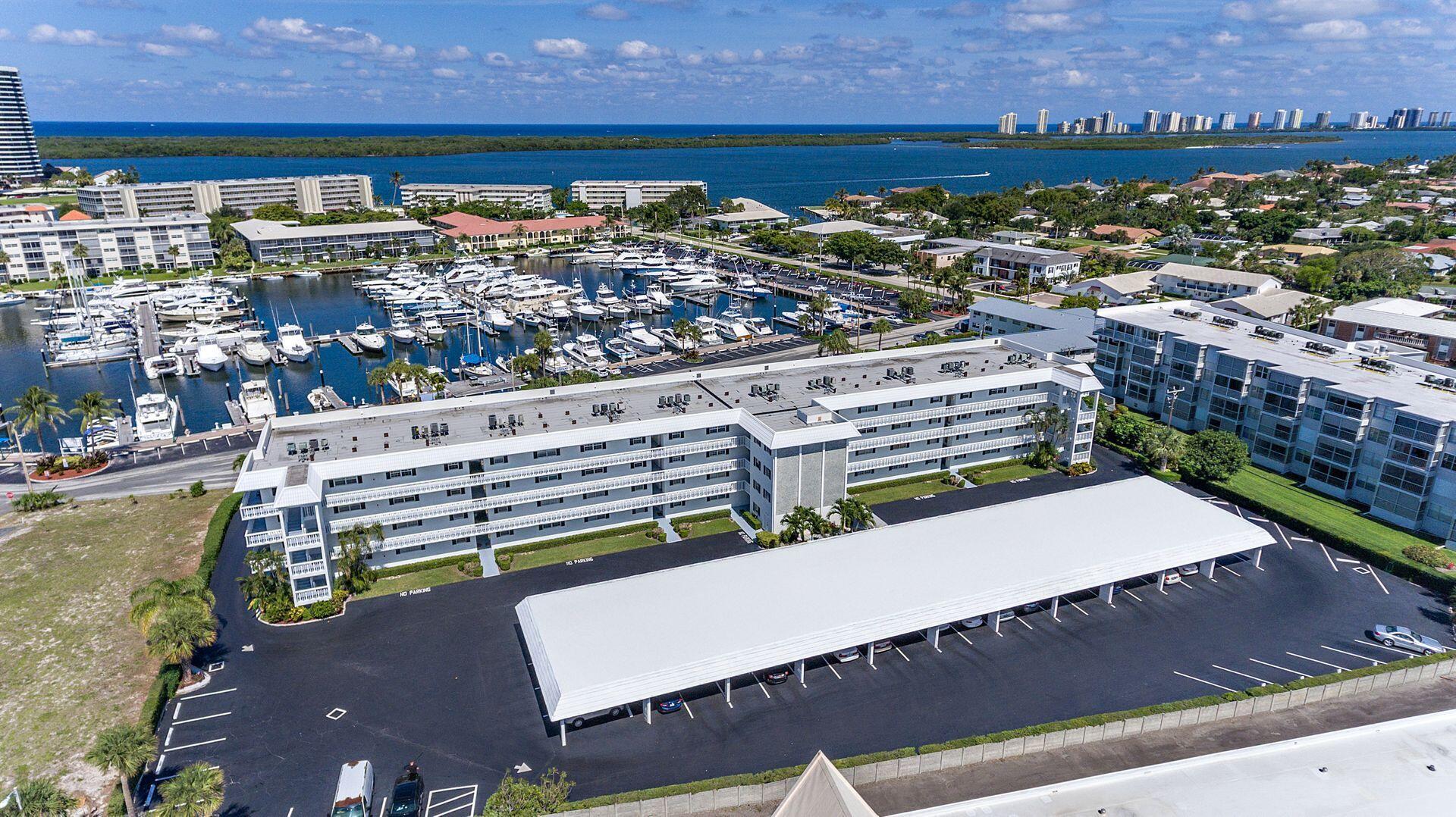 HARBOUR TOWERS CONDO  55+ - Residential