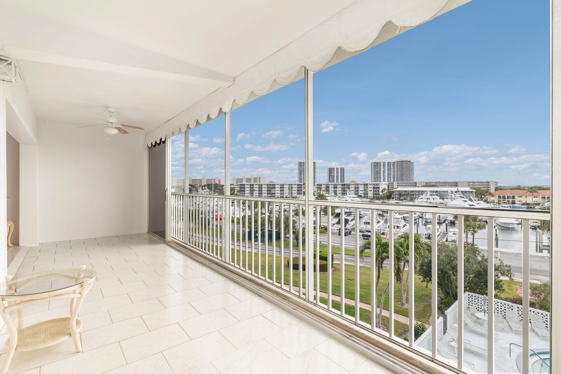 HARBOUR TOWERS CONDO  55+ - Residential