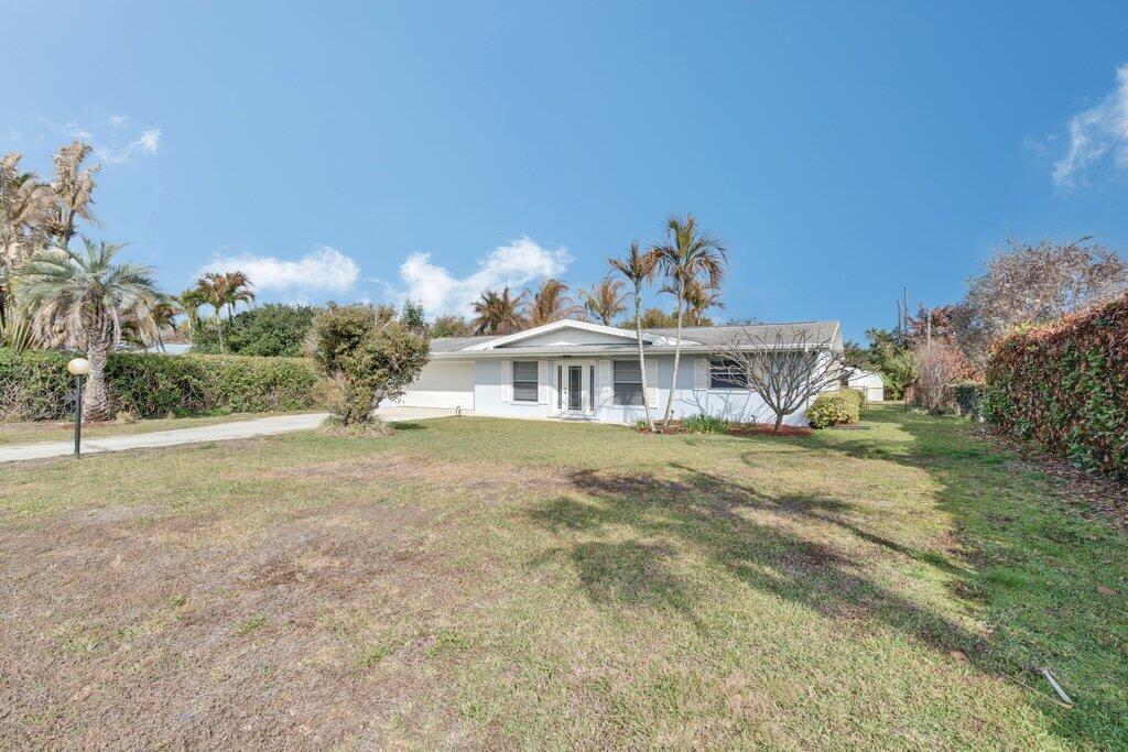 1385 NE Hilltop Street