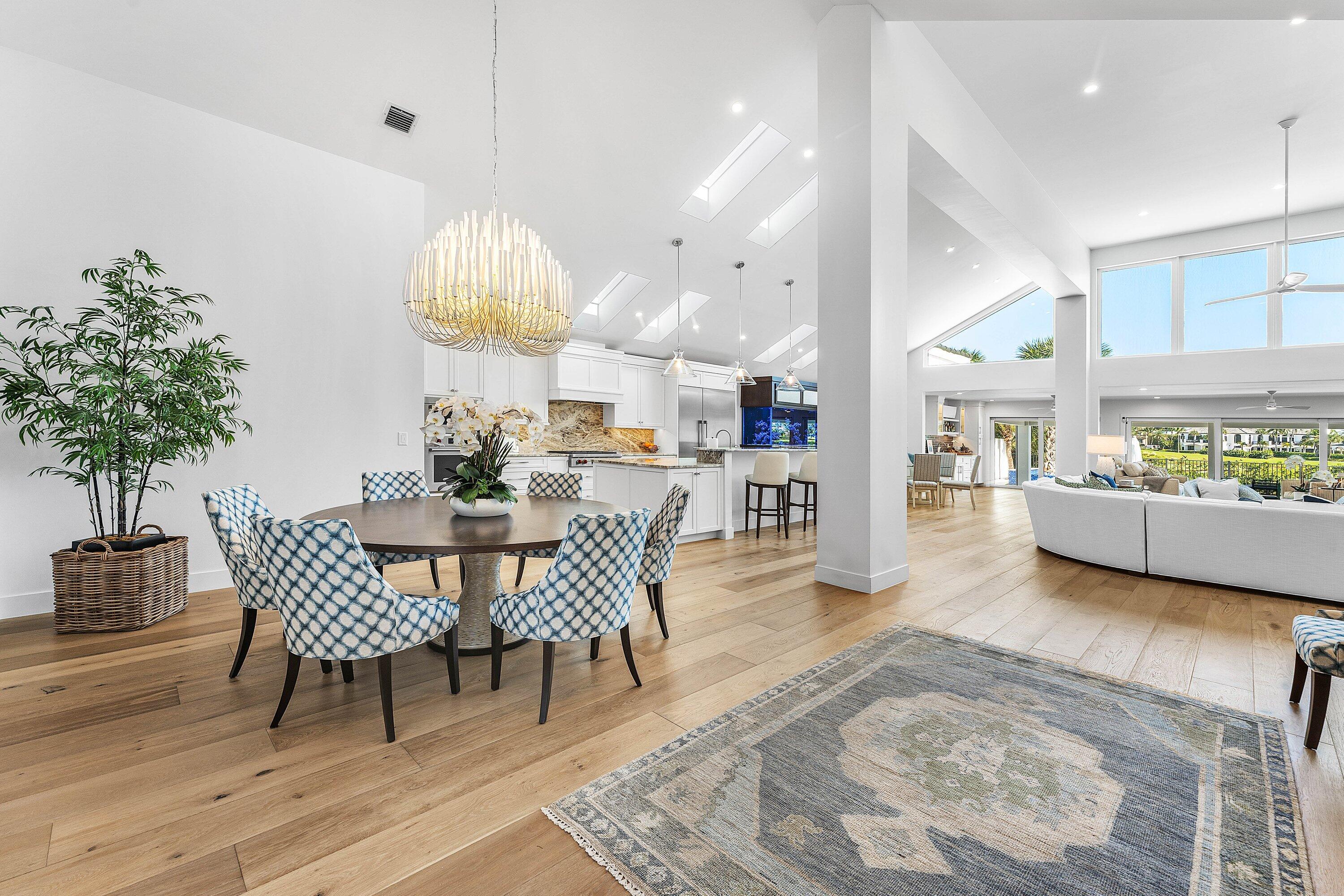 6933 SE Harbor Circle