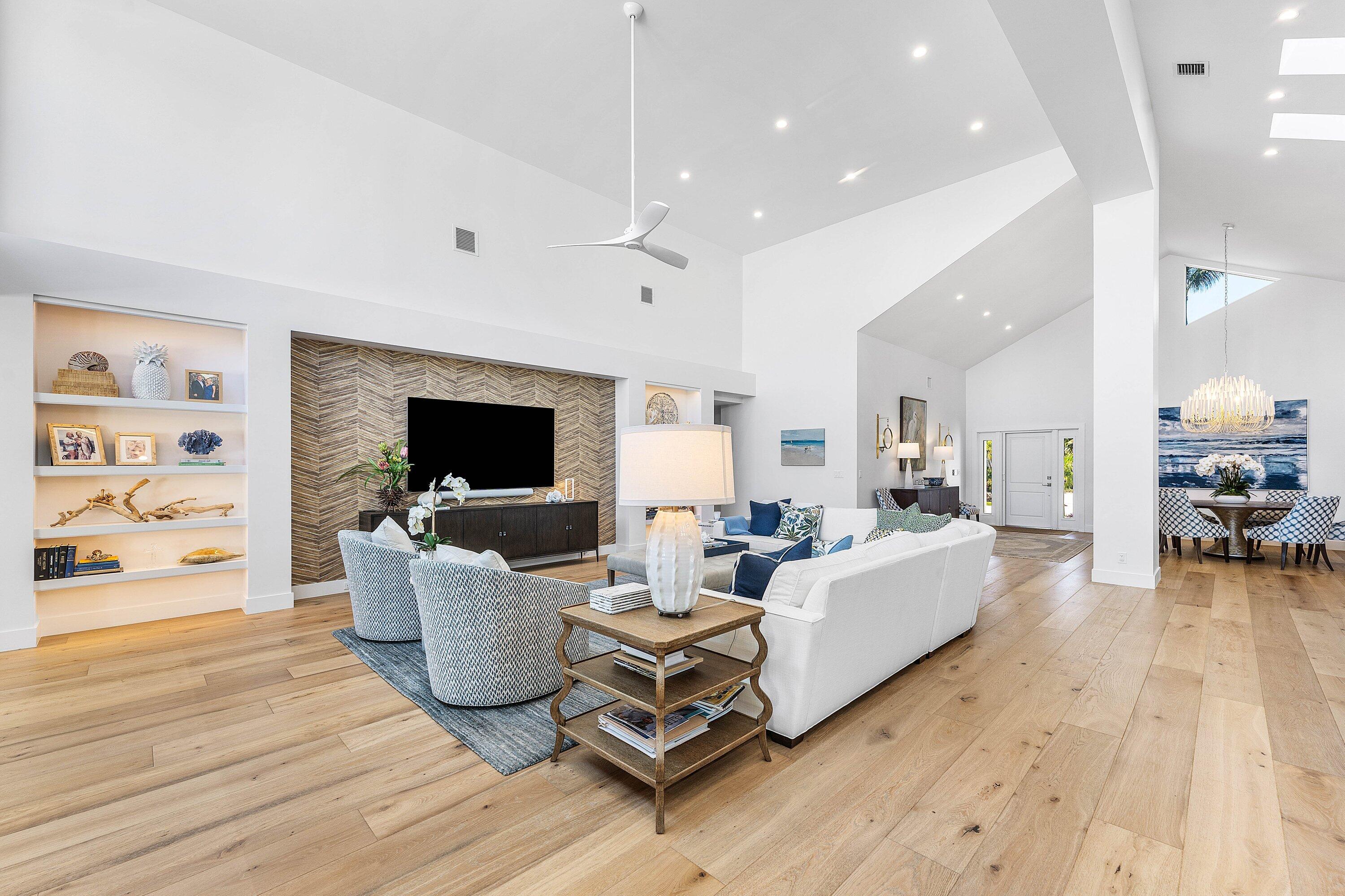 6933 SE Harbor Circle