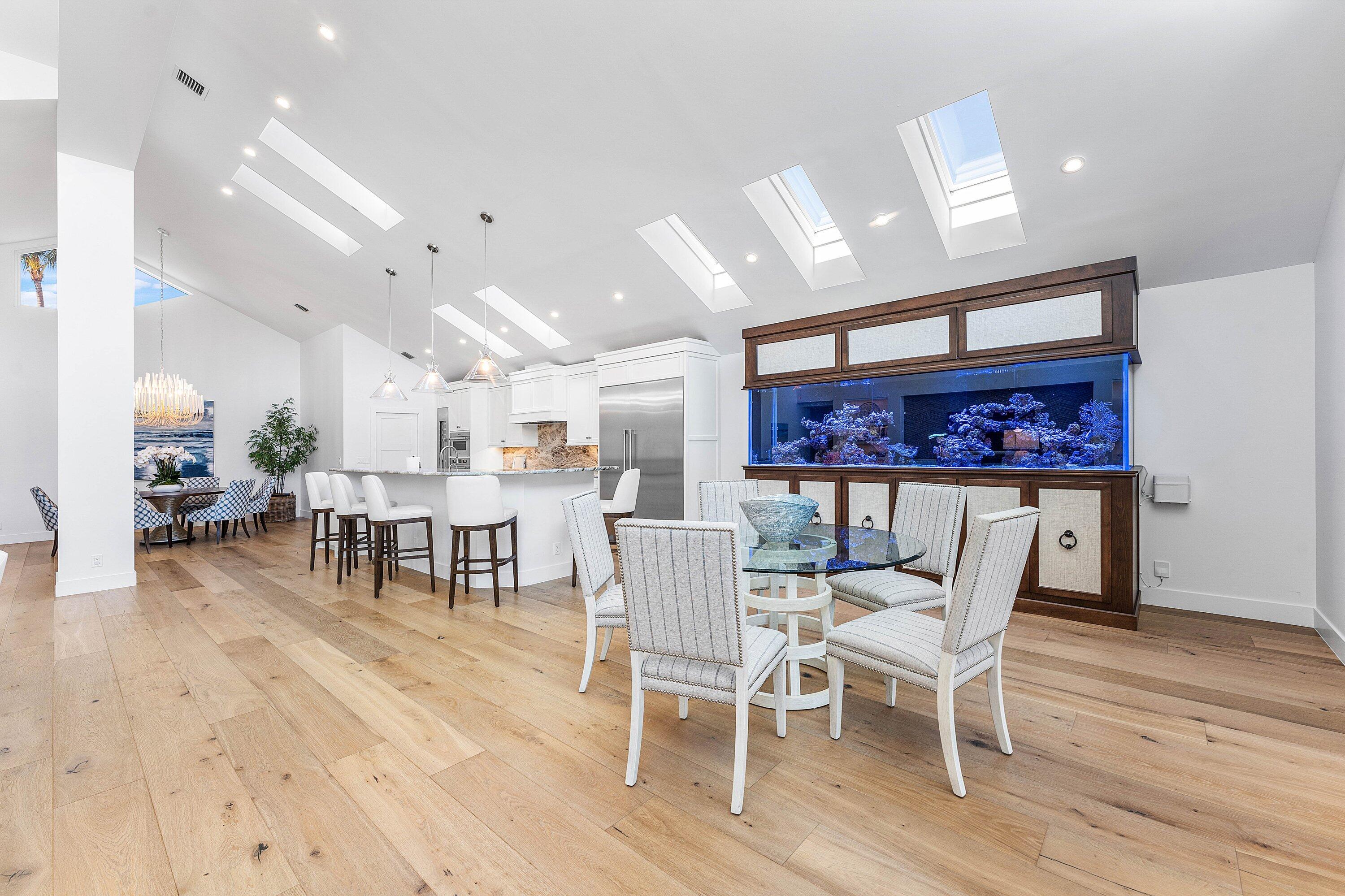 6933 SE Harbor Circle