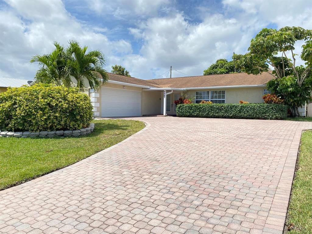 Photo of 9969 Dahlia Avenue, Palm Beach Gardens, FL 33410 (MLS # R10791826)