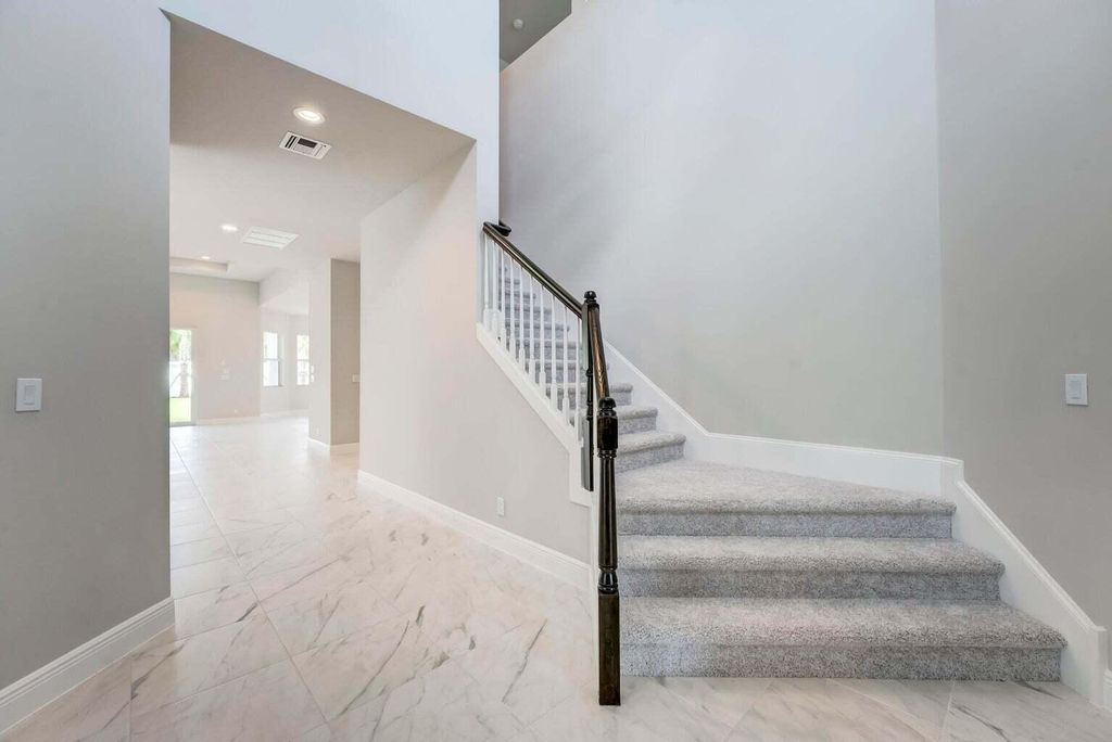 Photo of 9296 Crestview Circle, Palm Beach Gardens, FL 33412 (MLS # R10939239)