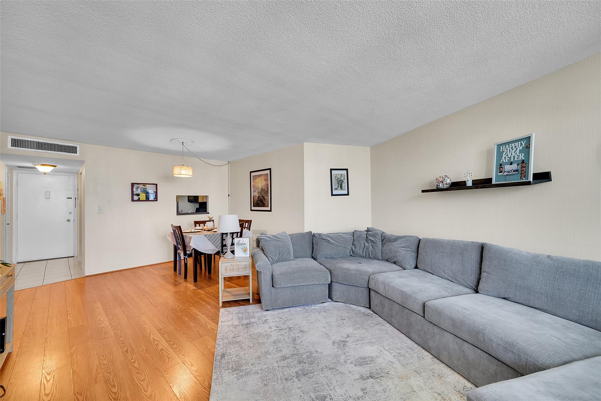 NASSAU HOUSE - Residential