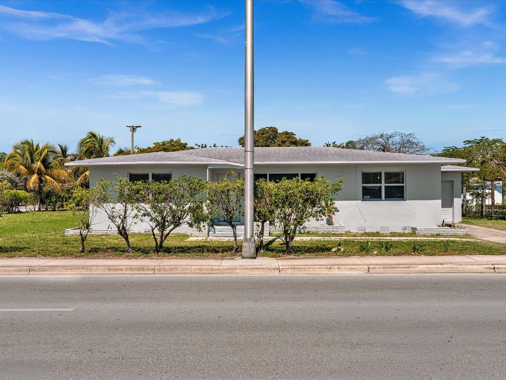 Photo of 54 SW 16th Street, Dania Beach, FL 33004 (MLS # B26007911)