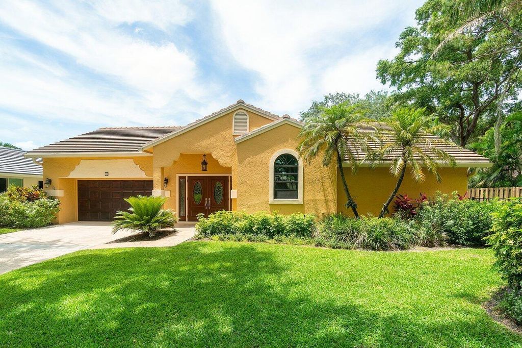 Photo of 1 Bannock Road, Palm Beach Gardens, FL 33418 (MLS # R10895452)