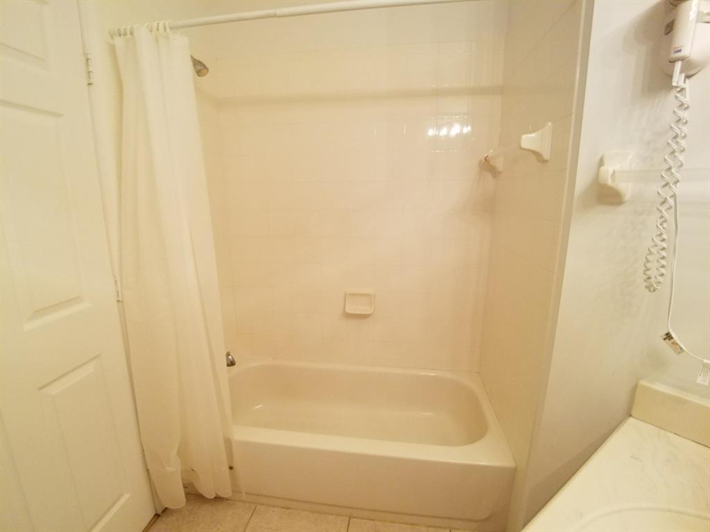 CASTLE PINES CONDOMINIUM - Residential Lease