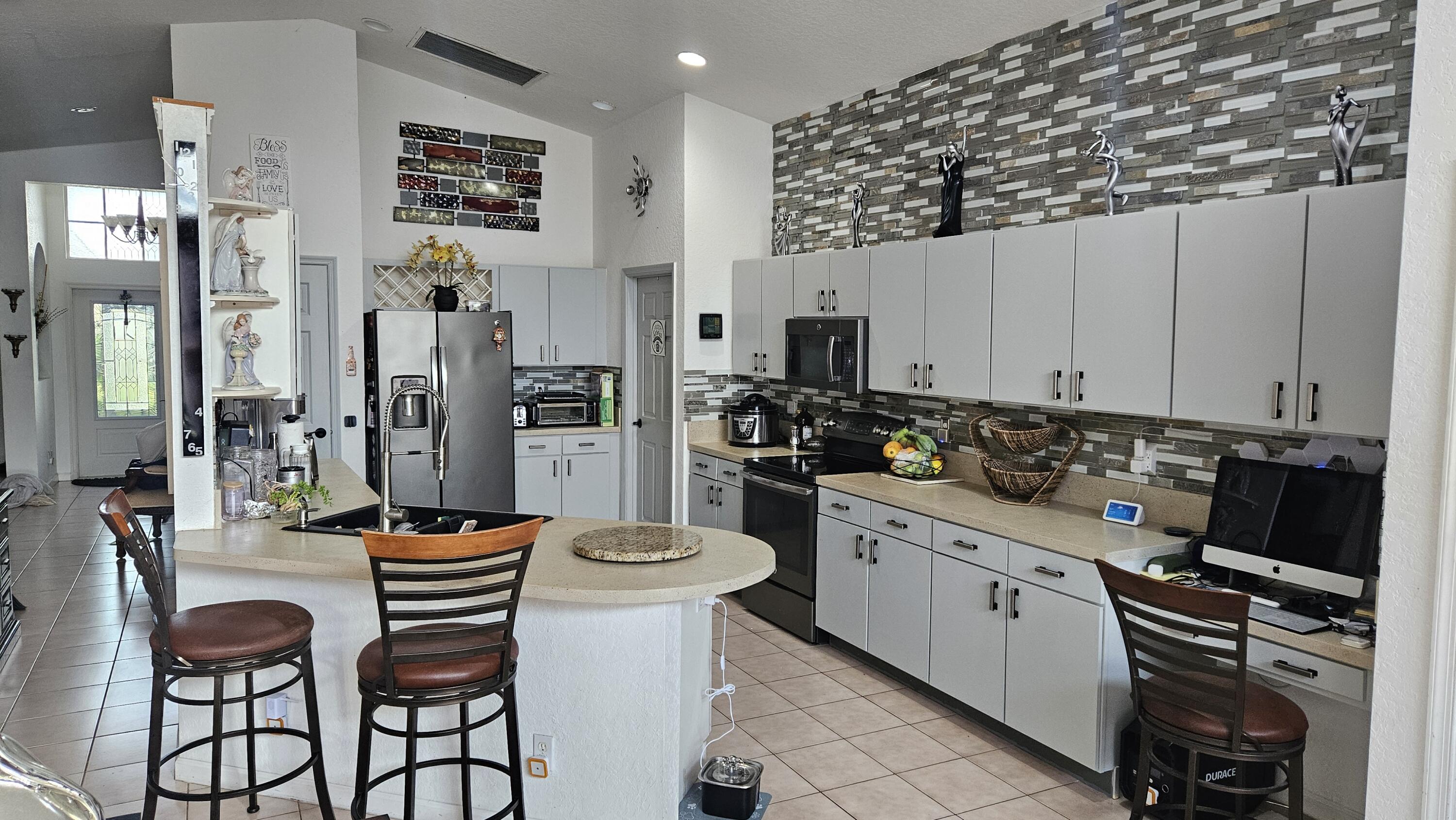 THE ENCLAVE - Residential