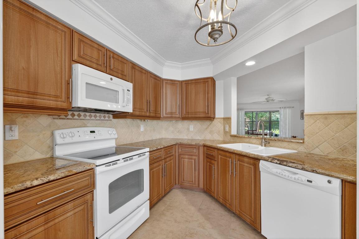 MONTEGO COVE CONDO - Residential