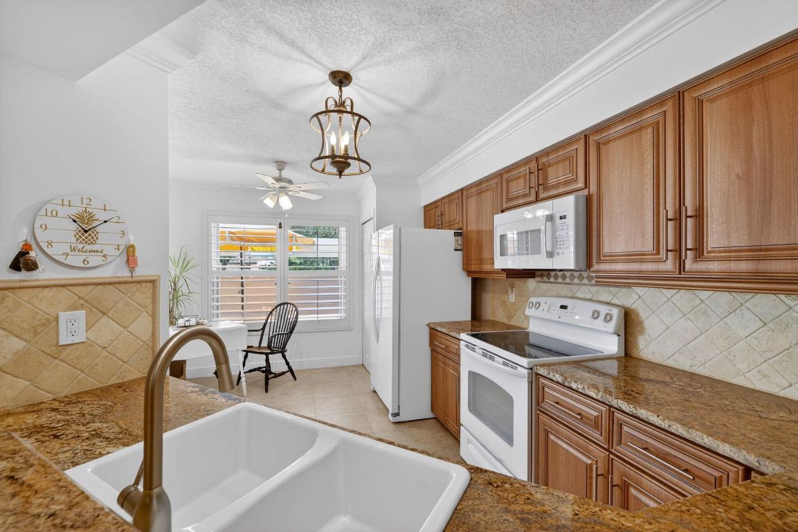 MONTEGO COVE CONDO - Residential