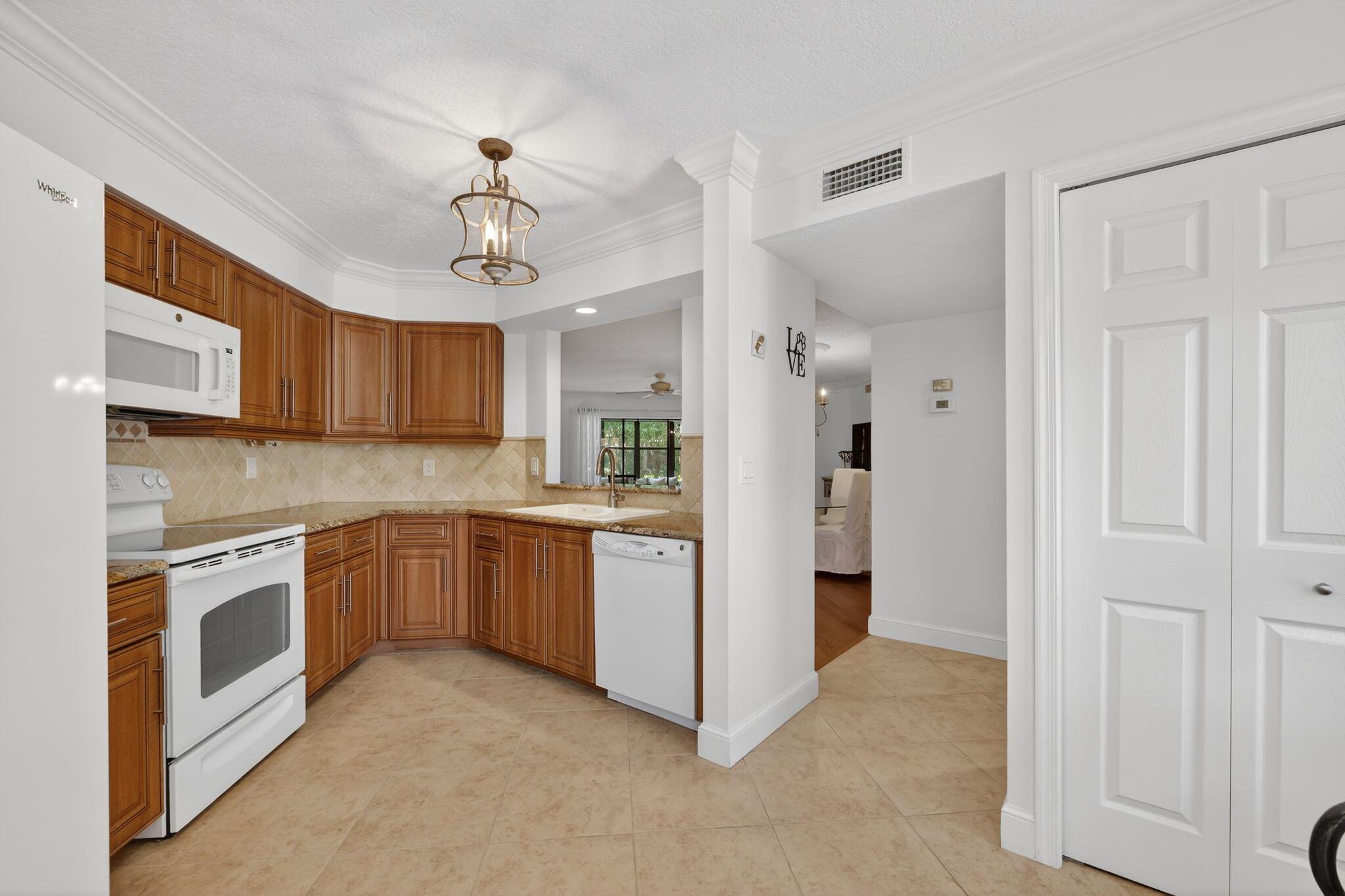 MONTEGO COVE CONDO - Residential