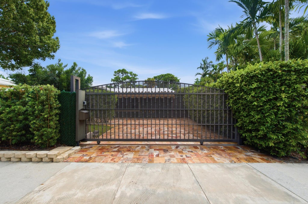 Photo of 1110 SW 18TH Court, Fort Lauderdale, FL 33315 (MLS # B26073490)