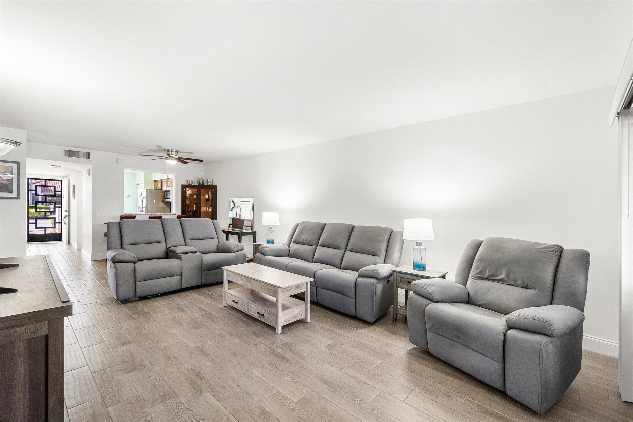 HUNTINGTON POINTE - Residential