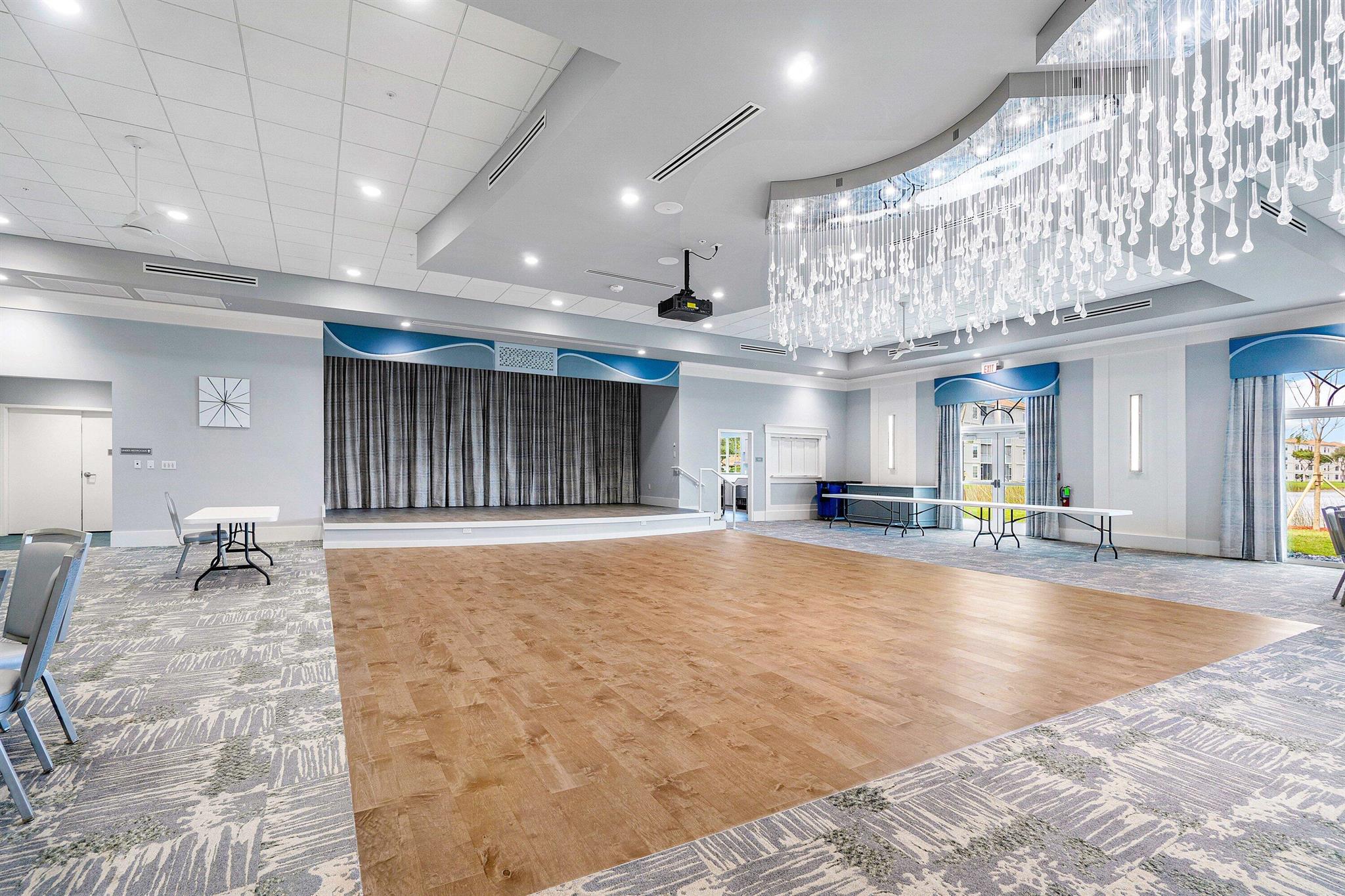 HUNTINGTON POINTE - Residential